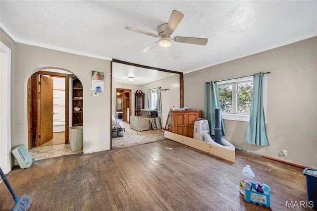 Primary bedroom — 107 S Myrtle Street Conway Missouri real estate