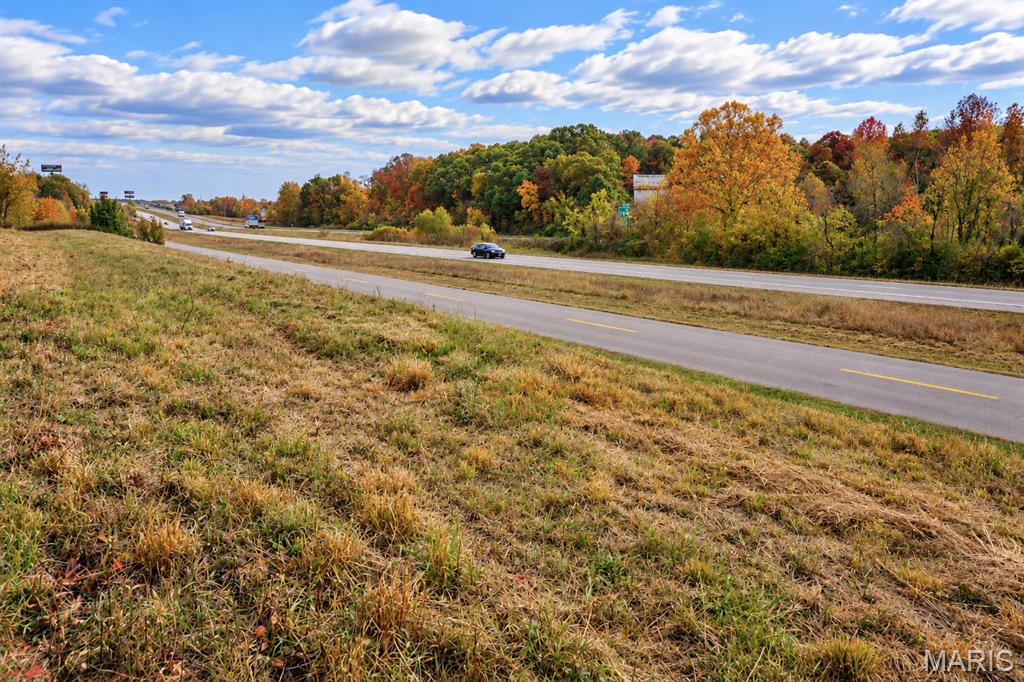 7.53 +/- ac Old Wire Outer Road Rolla Missouri home for sale listed at $753,000