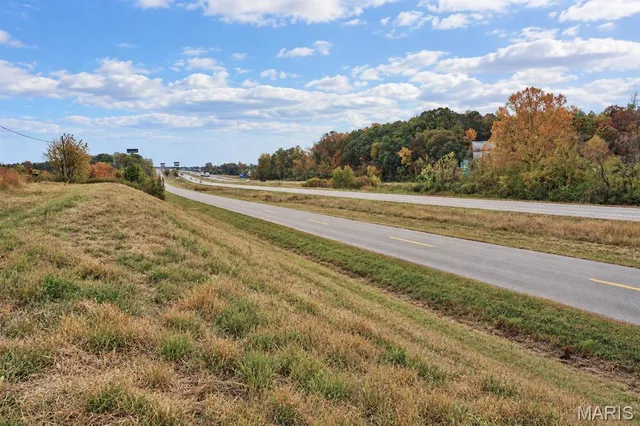 Front exterior — 7.53 +/- ac Old Wire Outer Road Rolla Missouri real estate