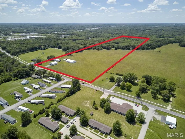 Front exterior — 1301 N Hwy 47 Warrenton Missouri real estate