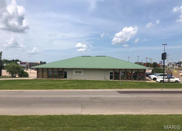 Front exterior — 123 EVERGREEN Parkway Lebanon Missouri real estate