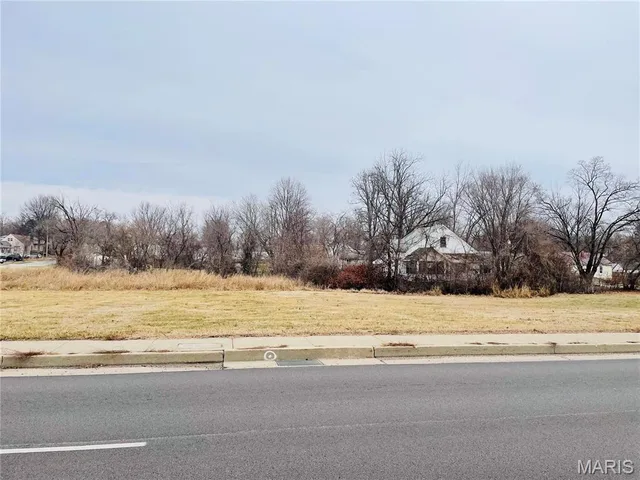 Living room — 100 Highway 72 W Rolla Missouri real estate