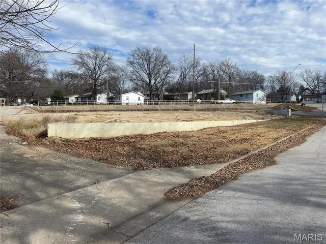 Front exterior — 810 E Highway 72 Rolla Missouri real estate