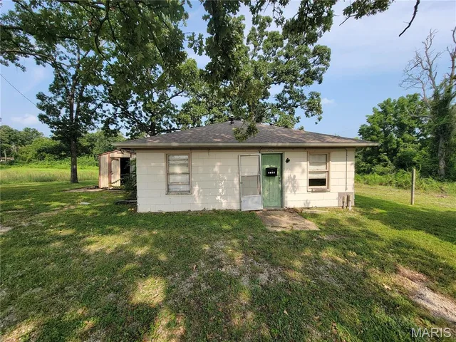 Primary bedroom — 1451 E Route 66 Lebanon Missouri real estate