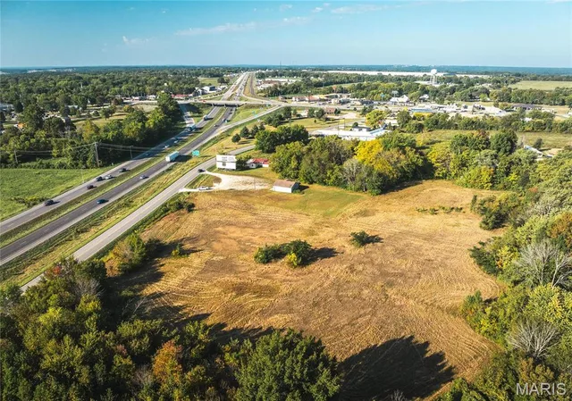 Living room — 0 6.1 acres, State Route B St James Missouri real estate