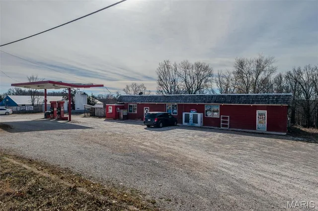 Front exterior — 11448 Highway 64 Lebanon Missouri real estate