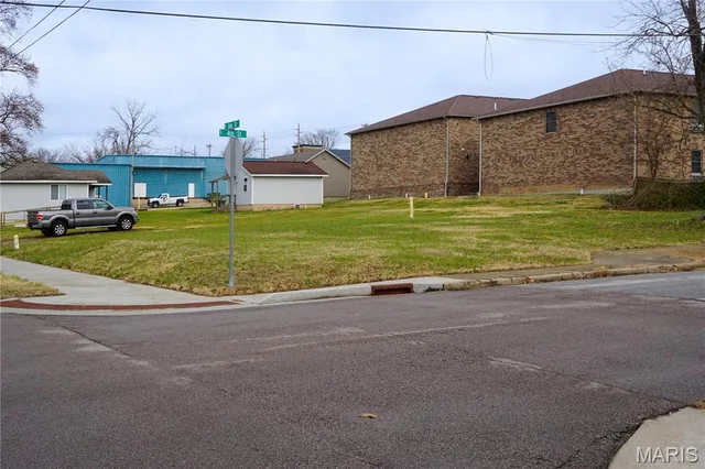 Front exterior — 400 N Oak Street Rolla Missouri real estate