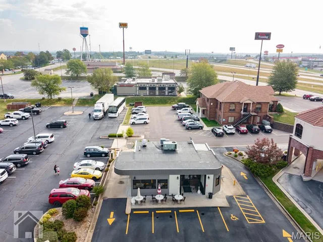 Front exterior — 101 Comfort Inn Boulevard St Robert Missouri real estate