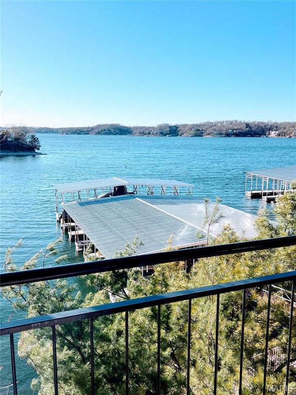 Front exterior — 31 Falls Drive Lake Ozark Missouri real estate