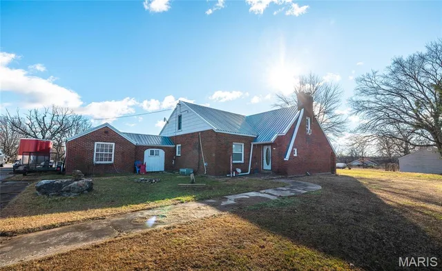 Primary bedroom — 504 Highway 28 Belle Missouri real estate