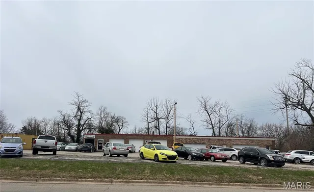 Kitchen — 411 E COMMERCIAL Street Lebanon Missouri real estate