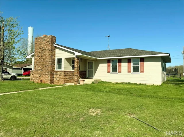 Front exterior — 708 Locust Street Edgar Springs Missouri real estate