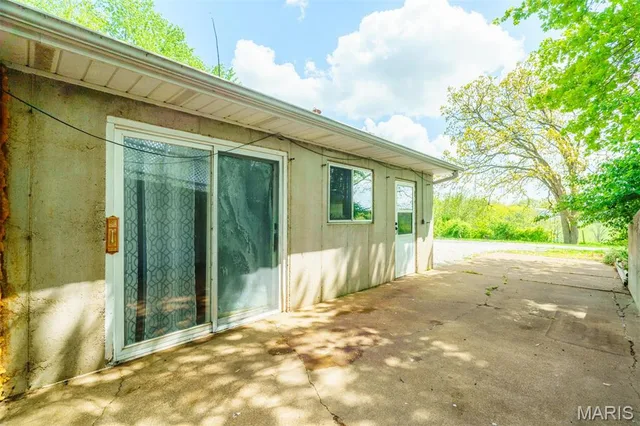 Primary bedroom — 33999 N Highway 63 Vienna Missouri real estate